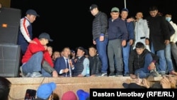 Мелис Мырзакматов 2020-жылы 7-октябрда Ошко кайтып келип, аянттагы элге кайрылып сөз сүйлөп жаткан учуру.