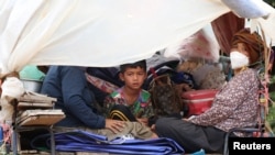 Жер которууга аргасыз болгон үй-бүлөө. Камбожа, 10-декабрь 2025-жыл