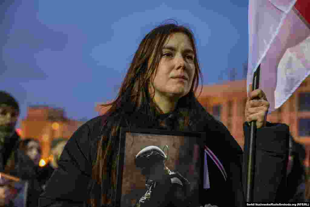 Учасники маршу не могли стримати сліз, вшановуючи пам'ять загиблих