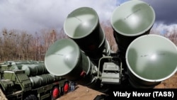 SAD upozoravaju da bi kupovina S-400 (na fotografiji) imala "poguban" učinak na kupnju američkih borbenih aviona F-35