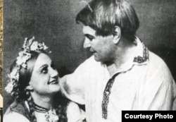 «Кветка шчасьця» (Аляксей Туранкоў). Рыта Млодак - Надзейка, Міхаіл Дзянісаў — Андрэй, 1940