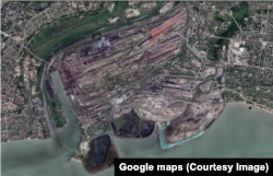 Завод «Азовсталь» на гирлі річки Кальміус, що впадає в Азовське море, 2021 рік