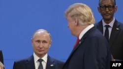 Володимир Путін (ліворуч) і Дональд Трамп (праворуч) на полях саміту G20, Буенос-Айрес, Аргентина, 30 листопада 2018 року