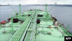 Танкер для перевозки нефти, фото иллюстративное