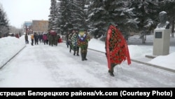 Башкортстанның Белорет шәһәрендә сугышчы Станислав Шоринны соңгы юлга озату, 2025 елның 8 гыйнвары