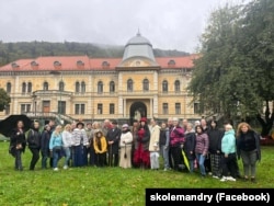 Театралізована вистава біля палацу Гредлів