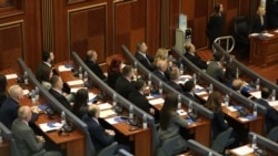 Novi poslanici Demokratske partije Kosova u plenarnoj sali, 15. aprila 2025.