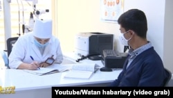 Döwlet telekanalynyň ýurduň saglygy saklaýyş ulgamyndaky üstünlikler baradaky gepleşiginden pursat. "Altyn Asyr" telekanaly, 30-njy noýabr, 2020