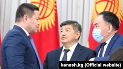 Акылбек Жапаров Жогорку Кеңеште. 