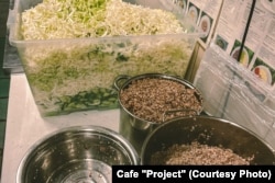 На кухні чернігівського кафе «Проєкт»