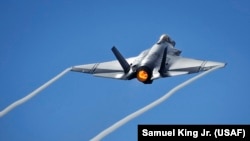 F-35-ը թռիչքի ժամանակ, արխիվ