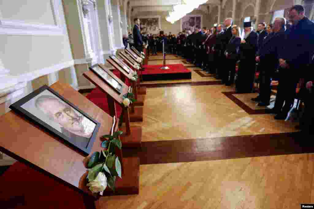 Gradonačelnik Prijestonice Cetinje Nikola Đurašković kazao je da je gubitak 12 života ostavio Crnu Goru u šoku i nevjerici. "Posebno boli gubitak dva anđela koji su bili simbol nevinosti", kazao je.