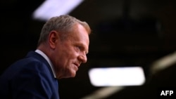 «Можливо, я забобонний, але цього разу я б спробував знайти інше місце», – написав Туск 20 серпня в соцмережі Х