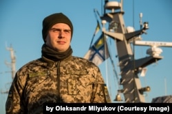 Дамір Аулін, командир затонулого патрульного катера «Слов’янськ», вважається зниклим безвісти, як і 10 членів екіпажу цього ж борту