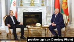 Прэзыдэнт Ірану Масуд Пэзэшкіян і Аляксандар Лукашэнка на сустрэчы ў Менску 20 жніўня 2025 году