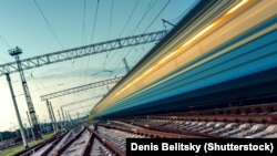 Удосвіта 22 грудня в «Укрзалізниці» повідомили, що неподалік Коростеня на Житомирщині зійшов із рейок вантажний поїзд, внаслідок цього є травмовані, а також затримується низка поїздів