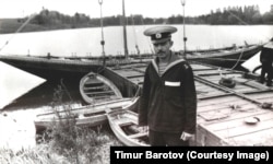 Після закінчення навчання перед Баротовим стояв вибір: Одеса чи Крим. Вибір був для нього очевидним