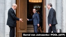 Германиянын тышкы иштер министри Хайко Маас, Британиянын тышкы иштери министри Доминик Рааб жана Франциянын тышкы иштери министри Жан-Ив Ле Дриан 