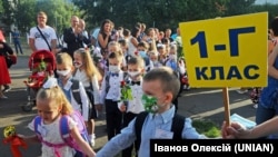 В українських закладах освіти сьогодні стартує навчальний рік