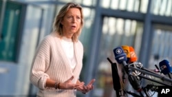 Кайса Оллонгрен підтвердила попередні повідомлення в нідерландських медіа про те, що її країна виділяє 400 мільйонів євро на виробництво бойових машин для України в Швеції