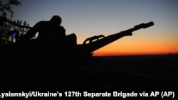 Военнослужащий 127-й отдельной бригады ТрО ВСУ вблизи Харькова готов открывать огонь по российским беспилотникам, 24 мая 2025 года