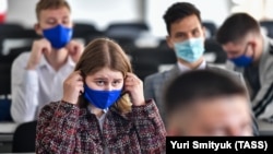 Зацікавленим студентам було доручено завантажити додаток «Агітатор», який поширює новини про діяльність «Єдиної Росії» по всій країні