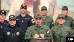 Владимир Падрино Лопес (в центре) с группой венесуэльских генералов и адмиралов. Август 2024 года