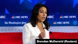 Тулсі Габбард назвала це «брехнею й пропагандою» «розпалювачів війни», які хочуть «підірвати невпинні зусилля президента Трампа щодо припинення цієї кривавої війни»