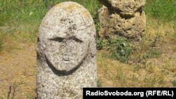 Курган з половецькими фігурами поблизу містечка Перещепиного, Дніпропетровська область