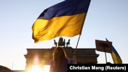 Акція біля Бранденбурзьких воріт у Берліні проти російського вторгнення до України. 13 березня 2022 року. Зараз в Німеччині нараховують майже 1,2 млн українських біженців 