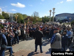 Мітинг проти призначення мером міста Елісти – столиці Калмикії – Дмитра Трапезникова, колишнього ватажка угруповання «ДНР»
