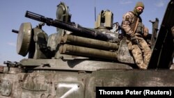 Російська артилерійська установка у звільненому українськими військовими місті Тростянці Сумської області, 29 березня 2022 року