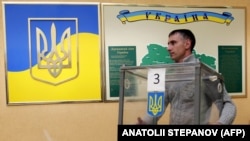 Архівна світлина. Під час підготовки однієї з виборчих дільниць