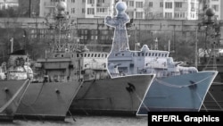 Украинский тральщик «Черкассы» в Стрелецкой бухте Севастополя (обозначен серым контуром)