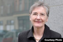 Judy Dempsey, jurnalistă, Carnegie Europe