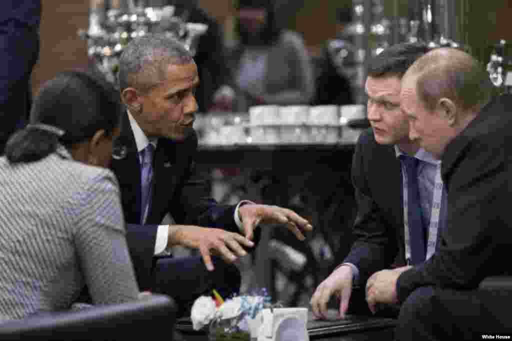 Абама сустракаецца з Пуціным у кулюарах саміту G20 у гатэлі Regnum Carya Resort у Анталіі, Турэччына, 15 лістапада 2015 году.