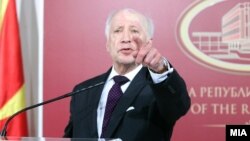 Посредникот во разговорите за спорот за името, амбасадорот Метју Нимиц во посета на Македонија во 2014 година