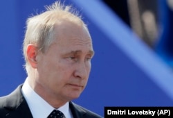 Президент Росії Володимир Путін на військовому параді під час святкування Дня Військово-морського флоту Росії у Санкт-Петербурзі, 29 липня 2018 рік