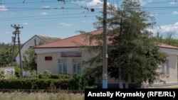 Станция Сирень (до 1952 года – Сюрень). Отсюда советские власти во время депортации насильно вывезли за пределы полуострова десятки тысяч крымских татар