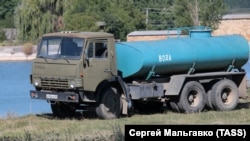 Подвоз пресной воды в Крыму. Архивное фото