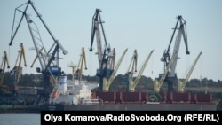 Працівники порту і всі профільні служби працюють на місці, триває ліквідація наслідків, повідомив урядовець (фото архівне)