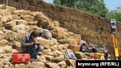 Російські археологічні розкопки в Керчі. Анексований Крим, травень 2017 року