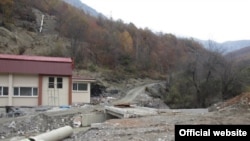 Илустрација: Изведбени работи на Тресонечка река за хидро-електрана Тресонче во 2013 година. Извор „Фронт 21/42.“