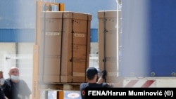 Respiratori iz Kine na sarajevskom aerodromu, 30. april