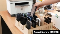 Բջջային հեռախոսներ դպրոցում, արխիվ