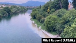 Najveći dio otpadnih voda se direktno izliva iz kanalizacije u rijeku Moraču u Podgorici (foto arhiv)