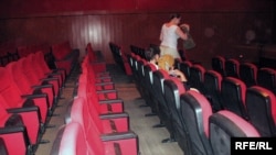 Празни кино сали 