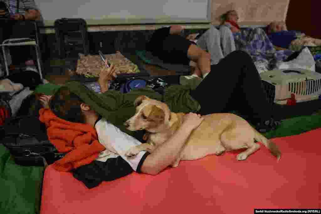 У часи повітряної тривоги київський метрополітен перетворюється з транспортної артерії столиці на справжній прихисток