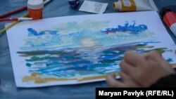 Малюють своє море...