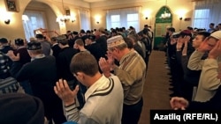 Казан мәчетендә гает намазы, архив фотосы